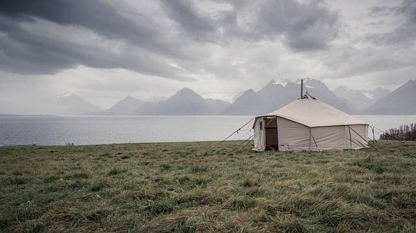 Les hébergements insolites dans les campings naturistes